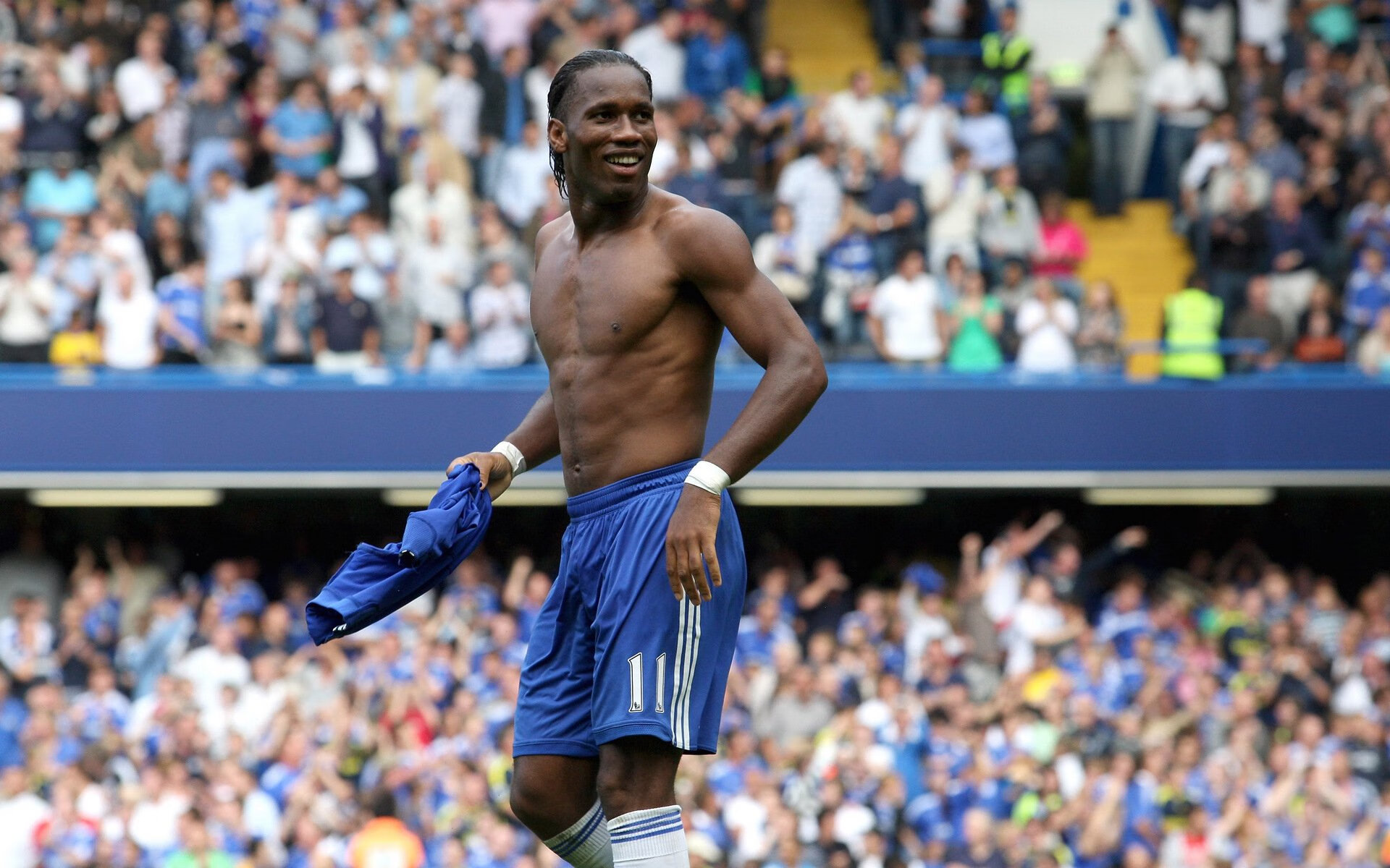 新型球场草坪启用，提升比赛质量，球场草坪养护